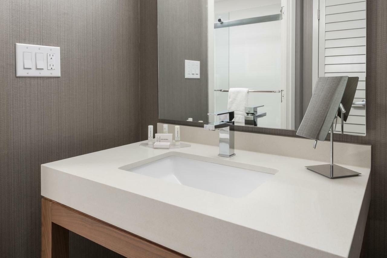Courtyard By Marriott Toronto Vaughan Exterior foto